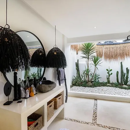 Villa Laut, Sumptuous 4Br Luxury Villa Within Walking Distance To Seseh Beach Canggu Exterior foto
