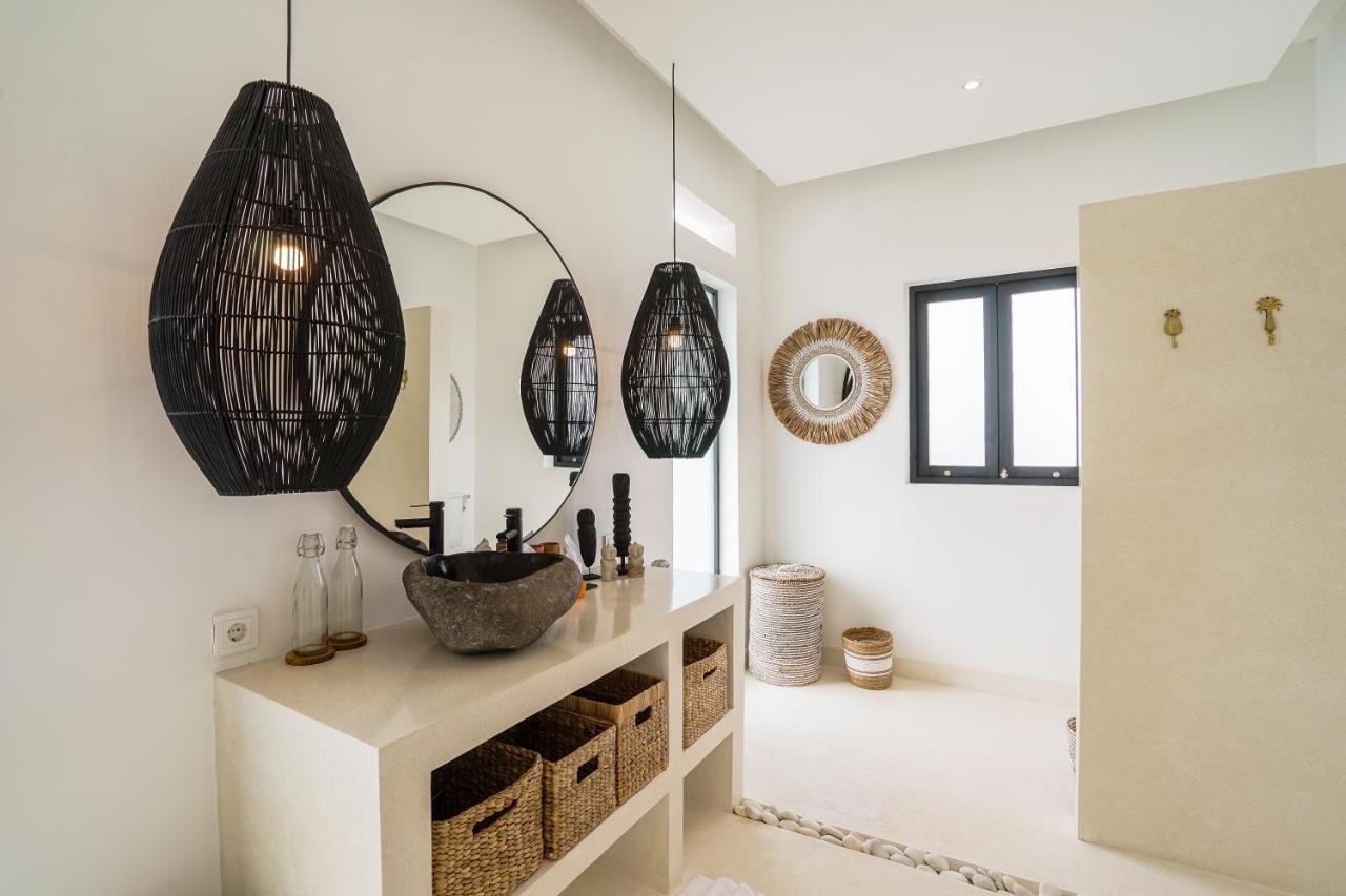 Laut, Sumptuous 4br Luxury Within Walking Distance To Seseh * Canggu